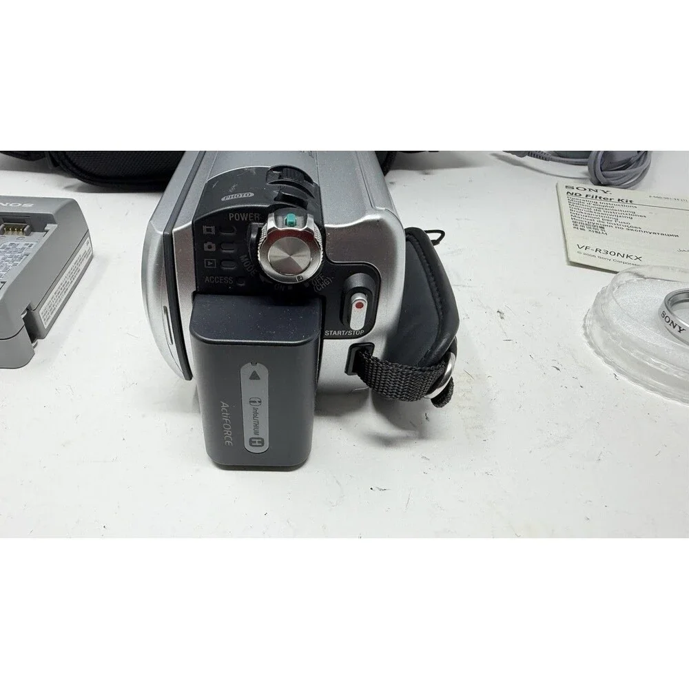Sony Handycam DCR-SR40 Mini DV Camcorder 30 GB. With Charger, Case & Lens Filter
